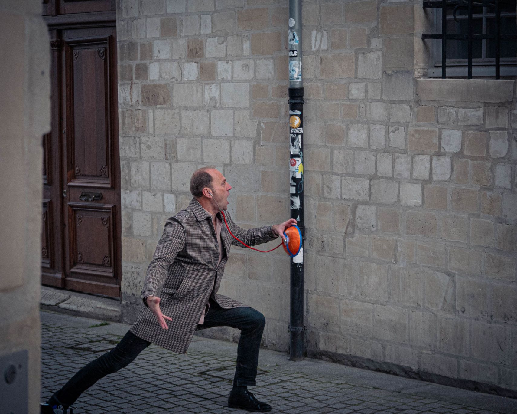 Street vendor listening