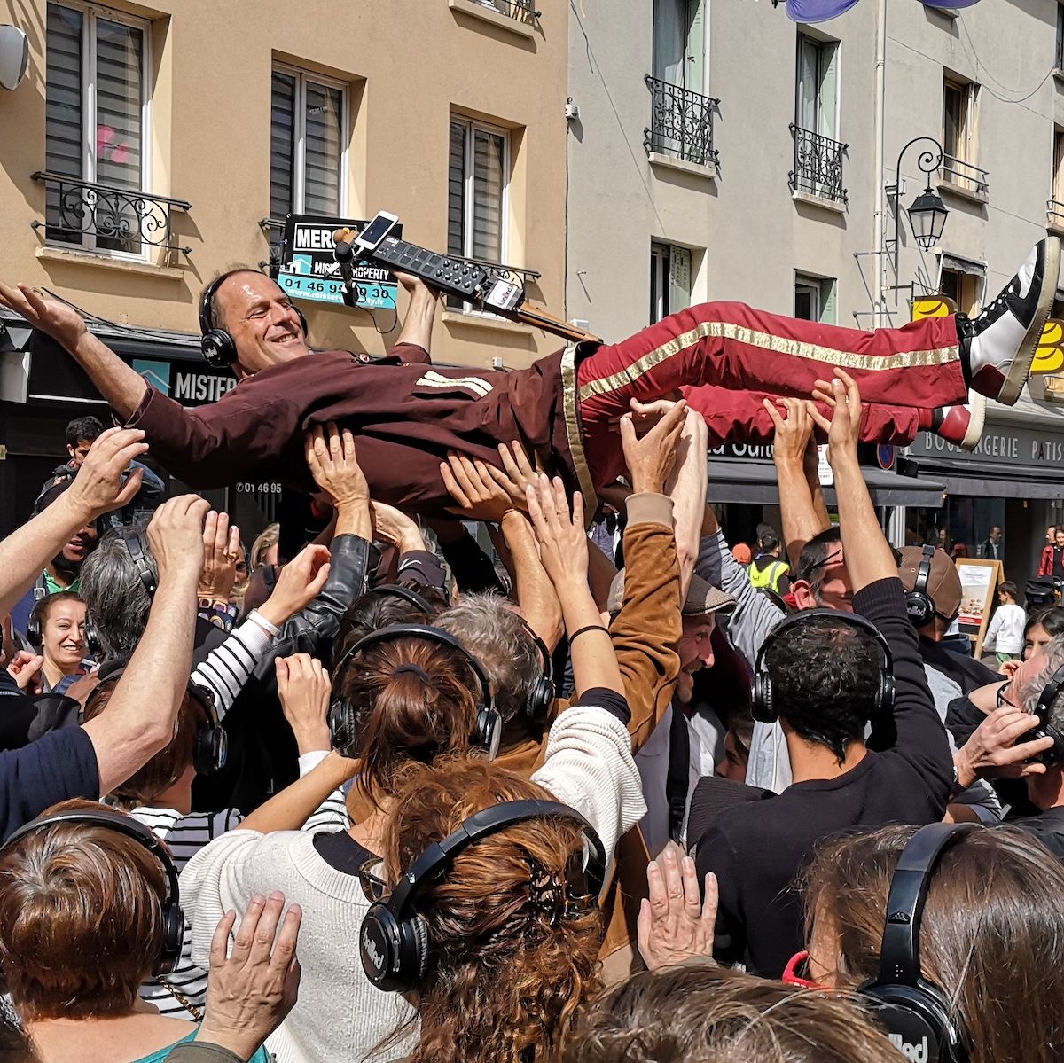 Bertrand from bAlllAd carried by the audience